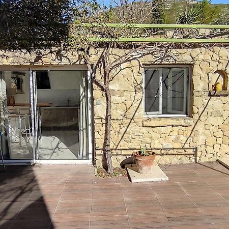 Charmant Studio Independant Dans La Colline Eyguieres Exterior photo