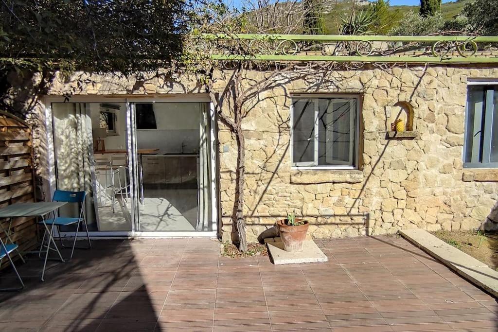 Charmant Studio Independant Dans La Colline Eyguieres Exterior photo